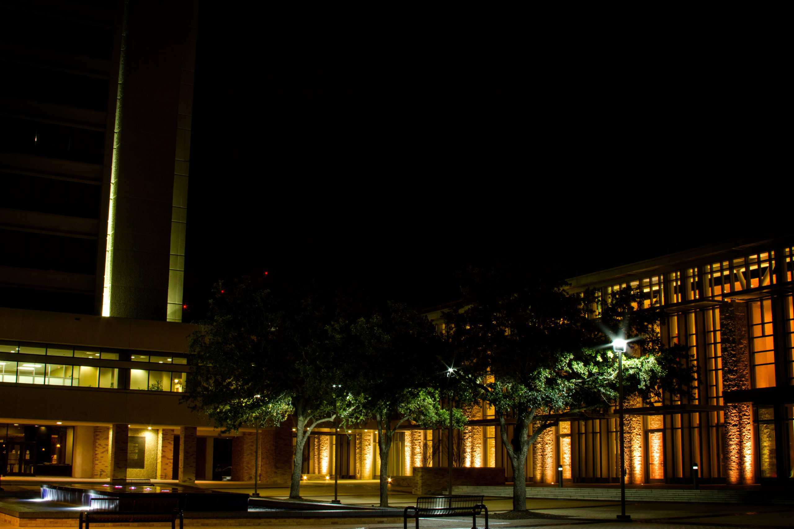 Outdoor LED lighting for commercial buildings, energy-efficient lighting solutions.